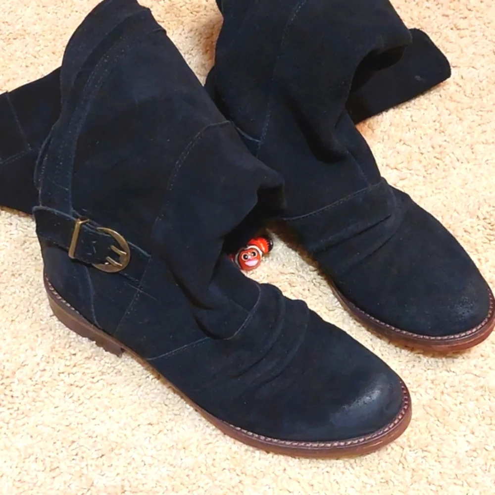 Kensie black suede